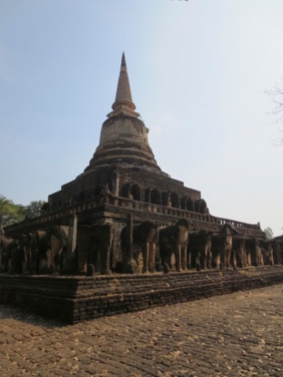 Wat Chang Lom, built by King Ramkhamhaeng between 1285 and 1291.