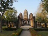 Sukhothai, Wat Si Sawai (12-13 c.). Originally built by the Khmers as a Hindu temple (hence its Angkorian look).